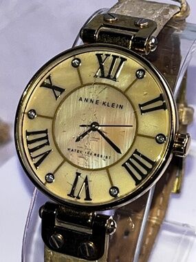 Anne Klein Ladies Leather Band/MOP Rose Gold tone Watch New battery